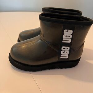 Kids UGG Classic Clear Mini Ankle Boots Black US 11 With  Sherpa Liner